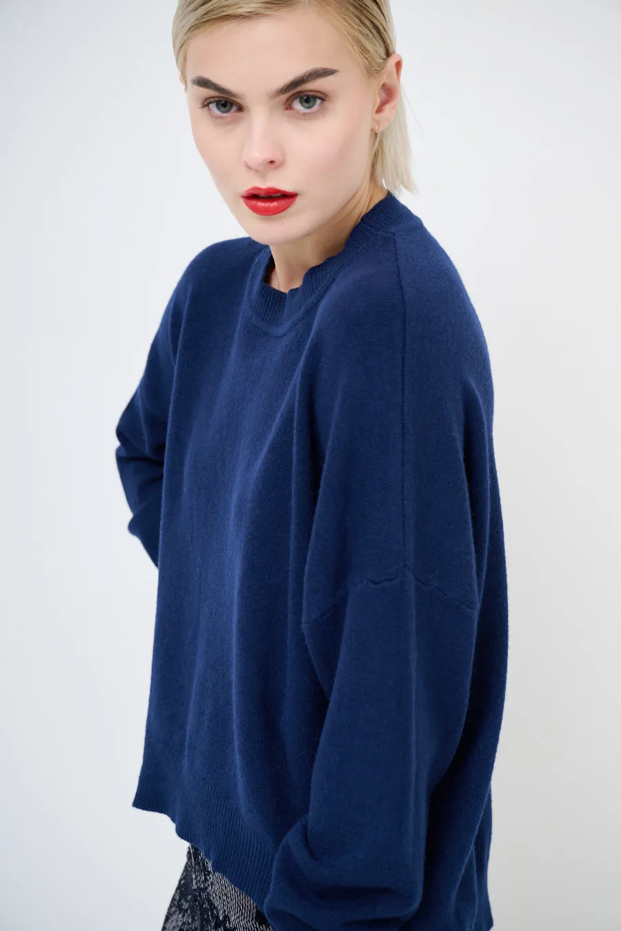 Classic crew neck sweater wholesale