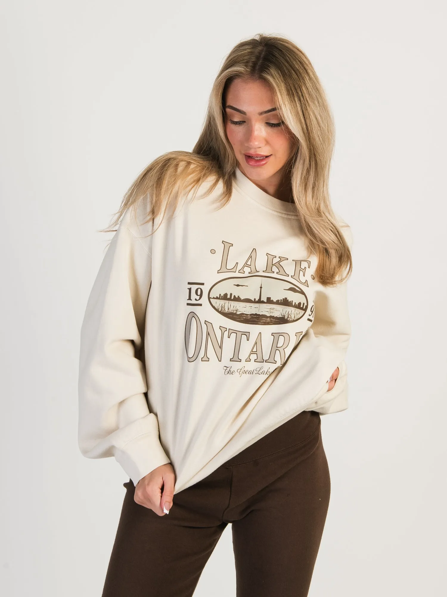 HARLOW MICHELLE PRINT FLEECE CREWNECK - CREAM