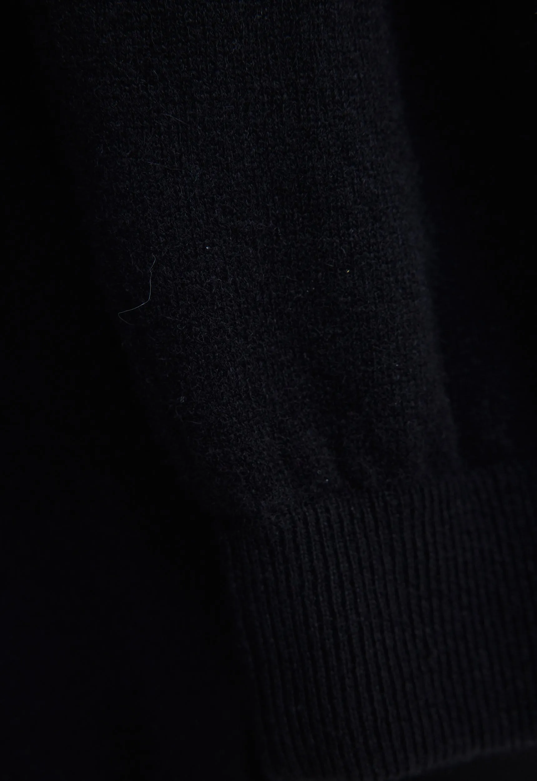 Limber Cashmere Scarf - Black
