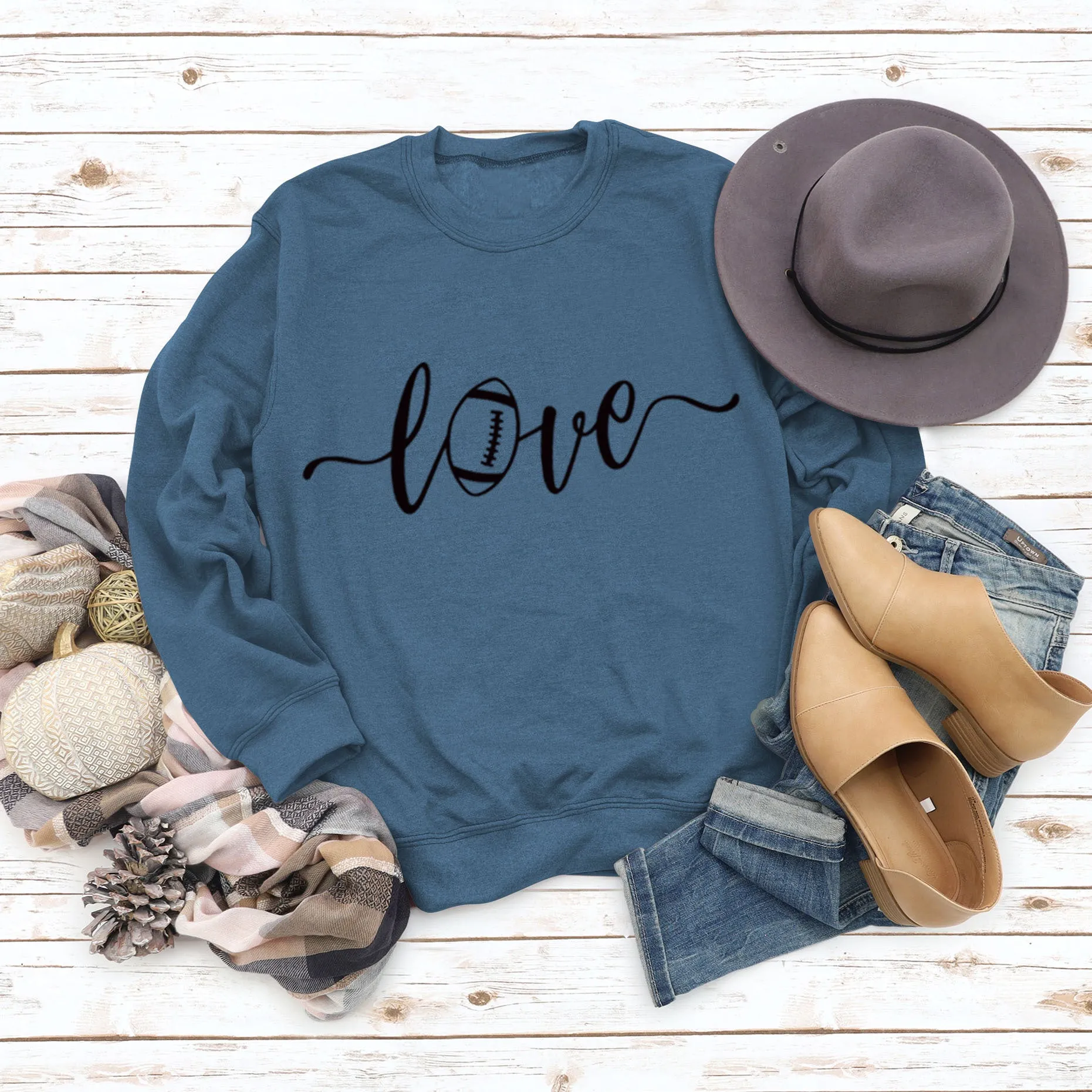 Love Baseball Letter Printing Fashion Autumn and Winter Bottoming Long Sleeve Round Neck Sweater (women)