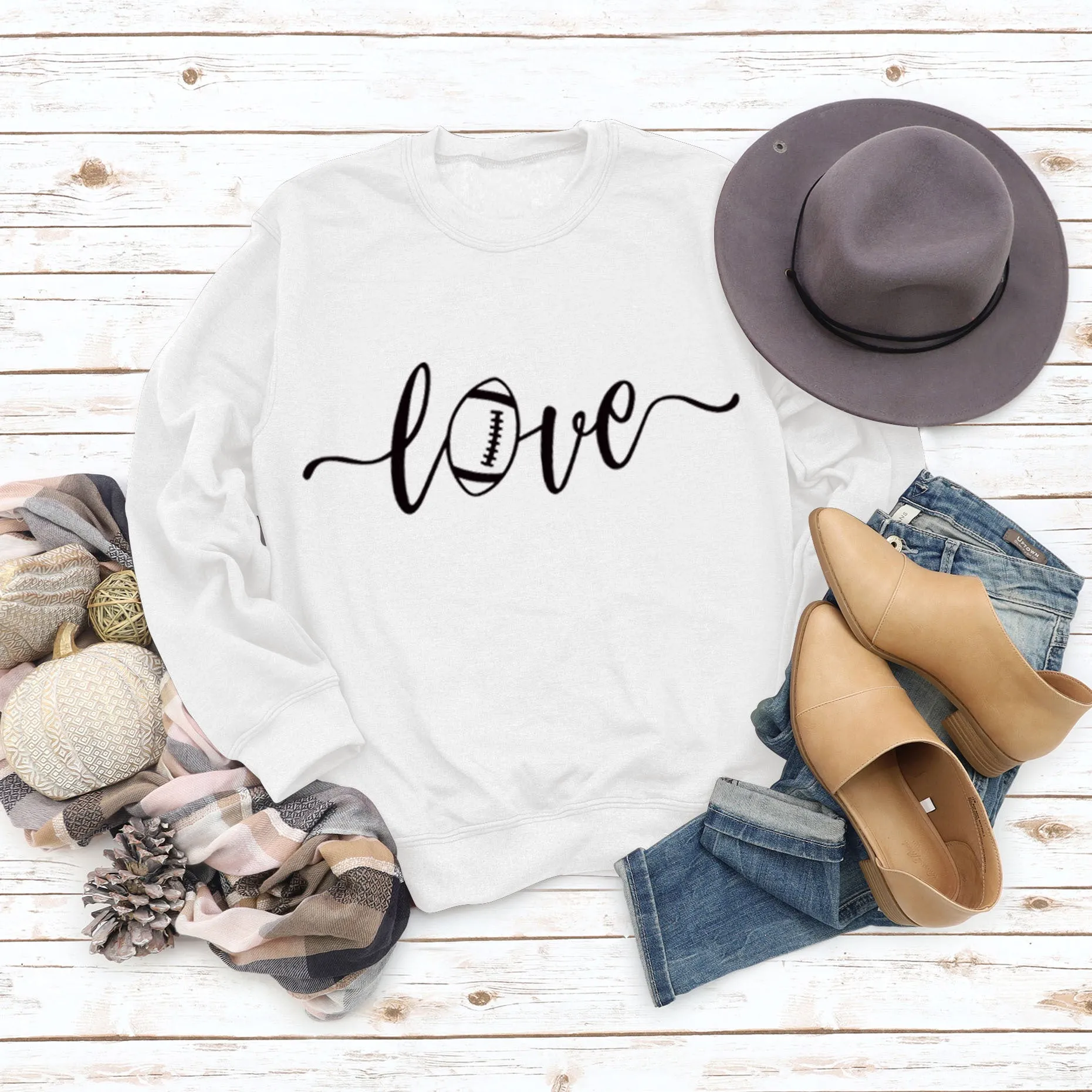Love Baseball Letter Printing Fashion Autumn and Winter Bottoming Long Sleeve Round Neck Sweater (women)