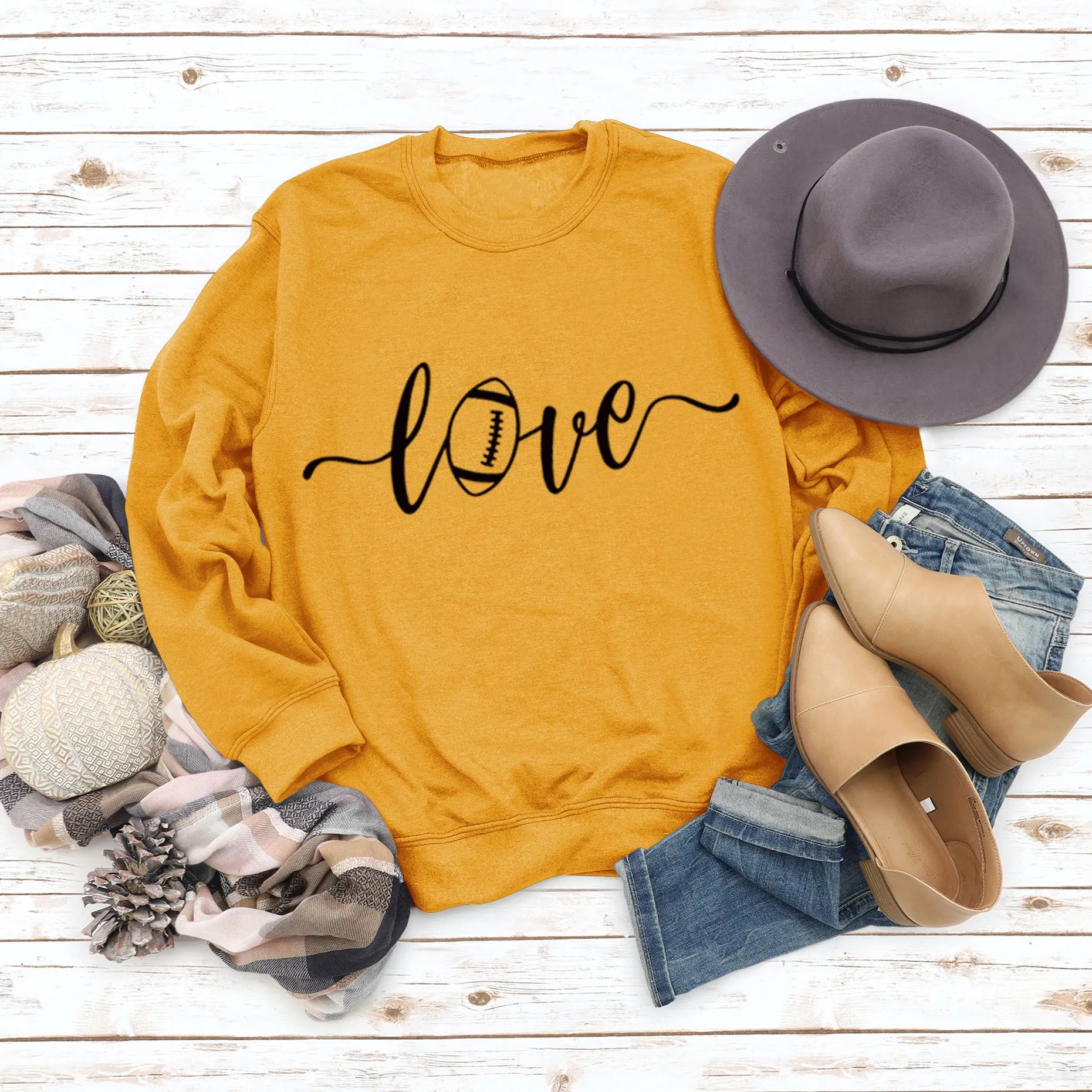 Love Baseball Letter Printing Fashion Autumn and Winter Bottoming Long Sleeve Round Neck Sweater (women)